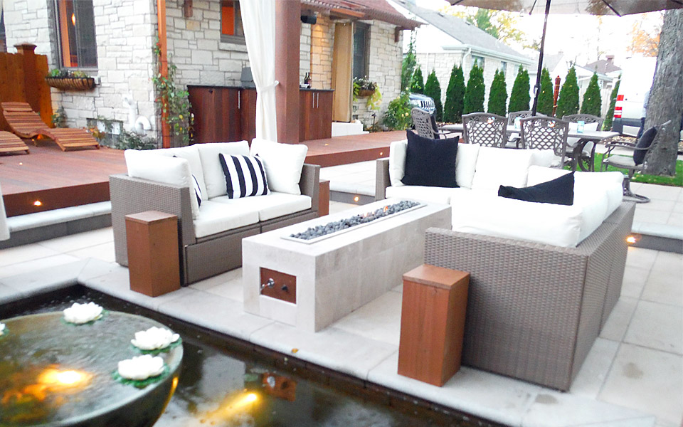 contemporary backyard sitting area